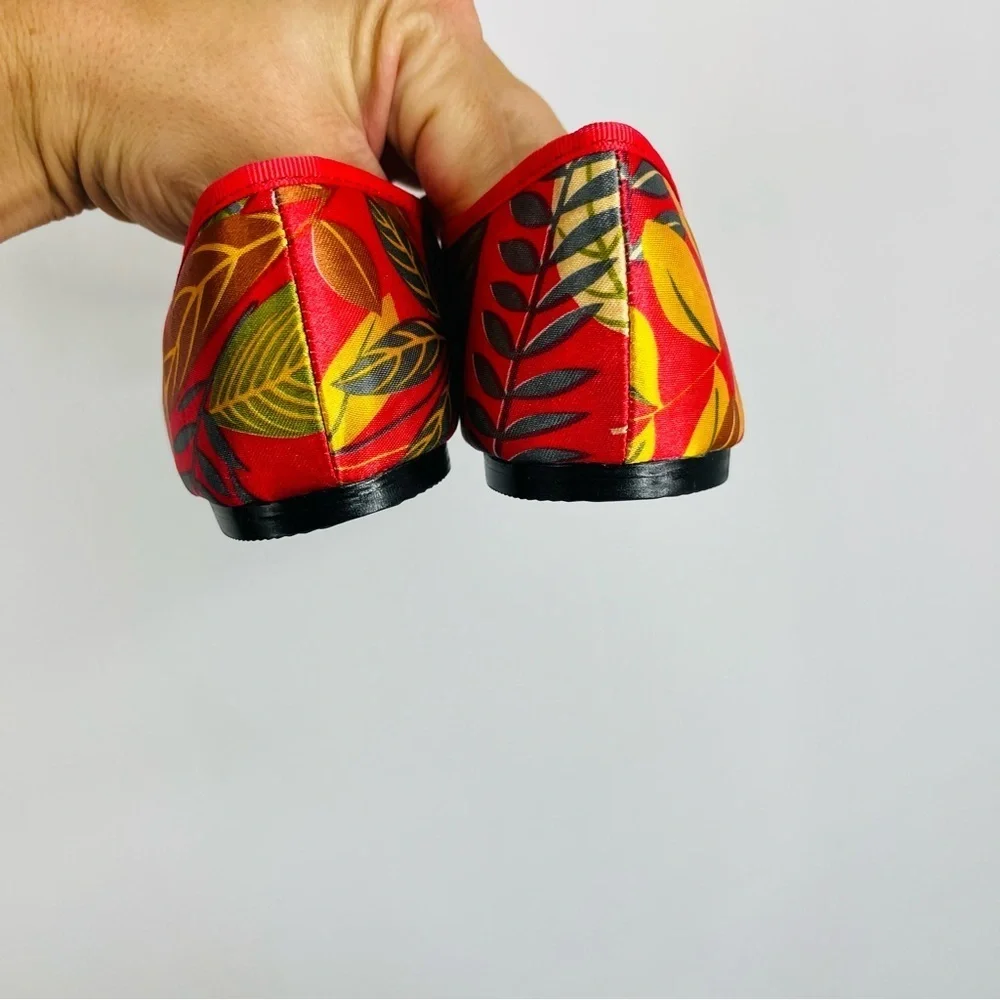 Soft Surroundings Size 6.5 Palm Red Beaded Pointed Toe Satin Ballet Flats - Picture 6 of 6